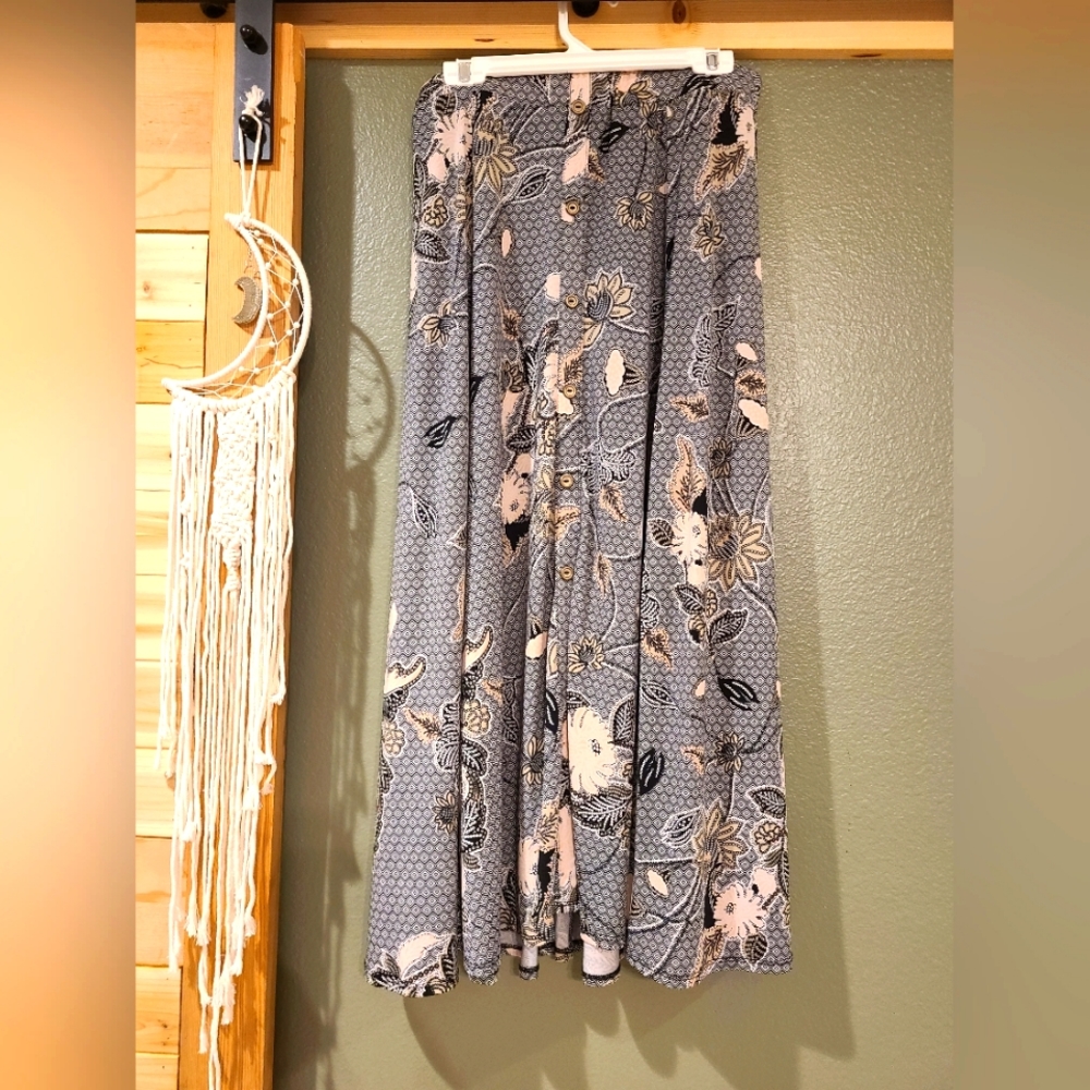 Floor-length skirt with floral pattern